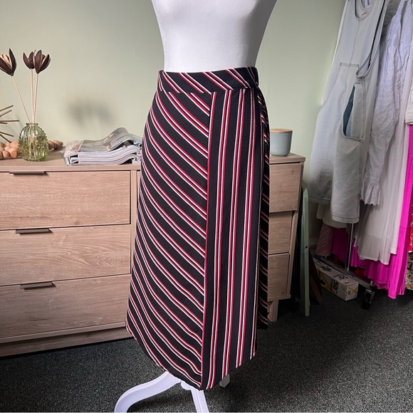 H&M Red & Black Stripe Midi Knee-Length Modest Handkerchief Asymmetrical Skirt M - Picture 3 of 16